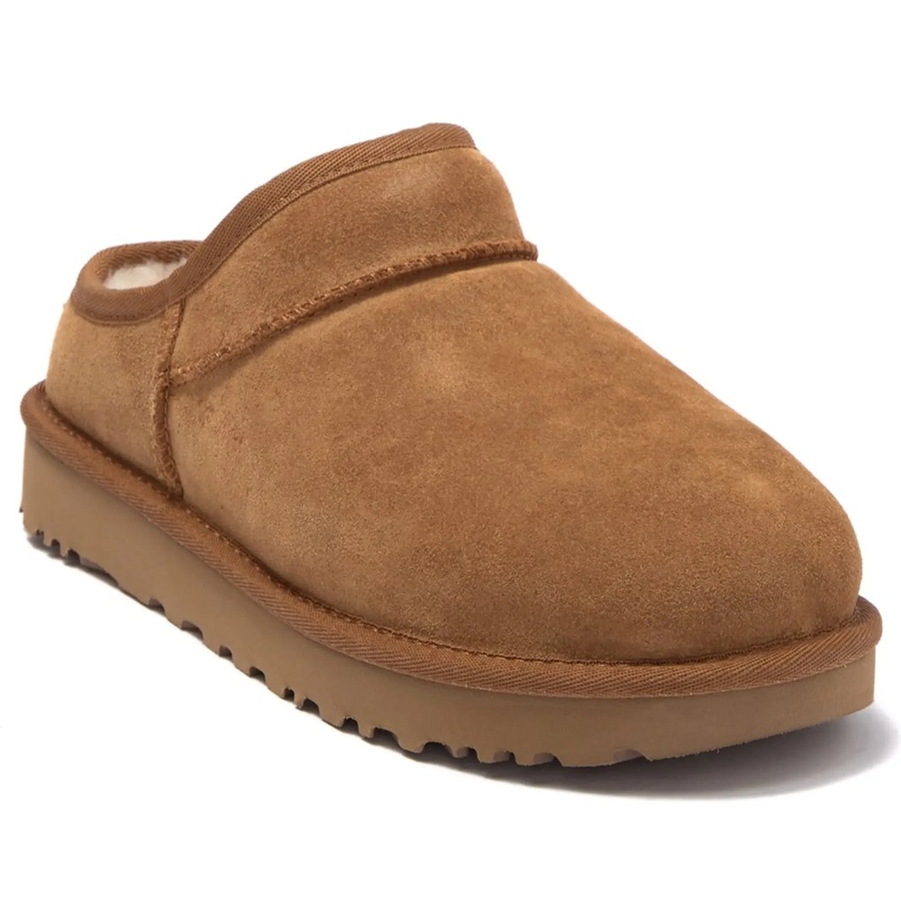 Women’s UGG Classic Slippers- Size 7.